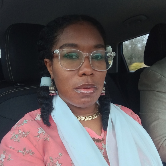 Meet your Posher! Akemi! - Picture 2 of 10